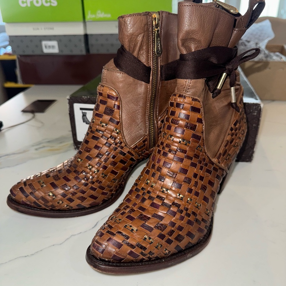 Cuadra  women’s Brown Ankle Boots
